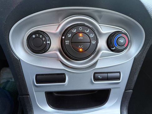 Used 2018 Ford Fiesta SE image 19