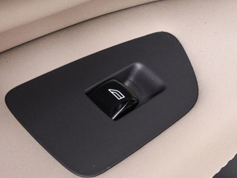 New 2025 Volvo XC90 B6 Core w/ Climate Package image 18