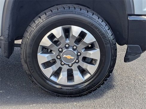 Used 2024 Chevrolet Silverado 2500 Custom w/ Custom Value Package image 11