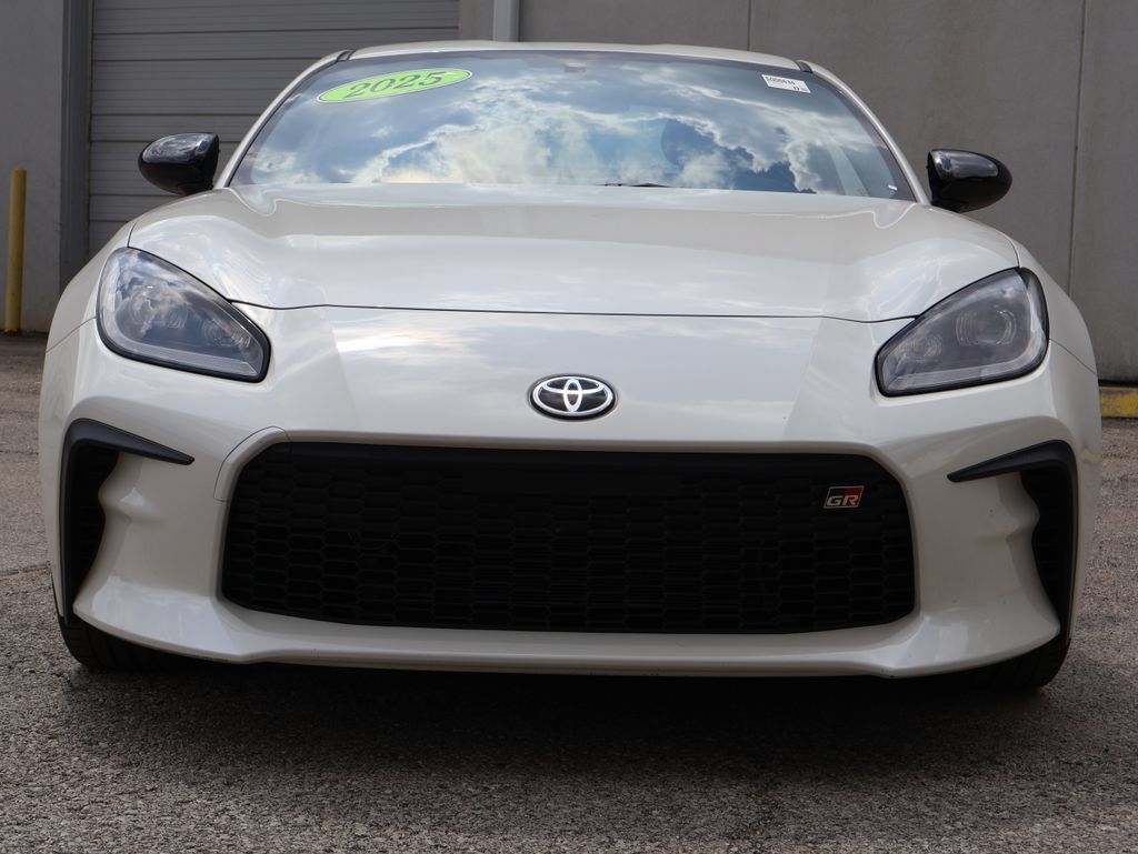 Used 2025 Toyota GR86 Premium w/ ALL Weather Mat Package (TMS) RWD image 2