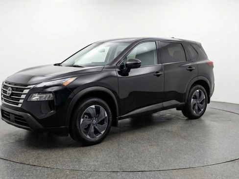 Used 2025 Nissan Rogue SV image 3
