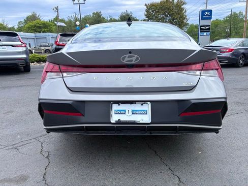 Used 2025 Hyundai Elantra Limited FWD image 6