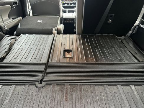 Used 2023 Toyota Highlander Limited image 33