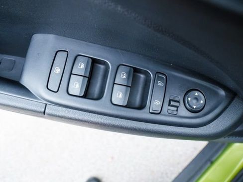Used 2023 Hyundai Venue SEL FWD image 17