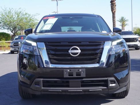 Used 2025 Nissan Pathfinder SV FWD image 5