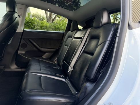 Used 2022 Tesla Model Y Performance AWD/4WD image 13