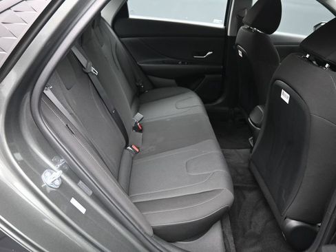 Certified 2025 Hyundai Elantra SE FWD image 22