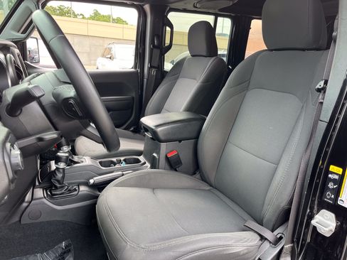 Used 2022 Jeep Wrangler Unlimited Sport AWD/4WD image 2