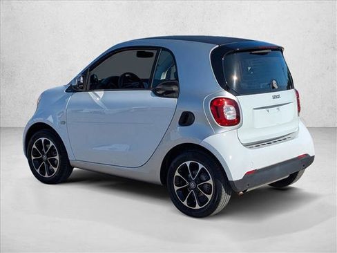 Used 2016 smart fortwo pure image 7