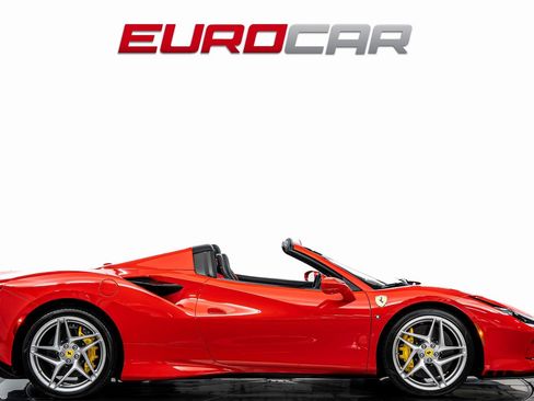 Used 2022 Ferrari F8 Tributo image 7