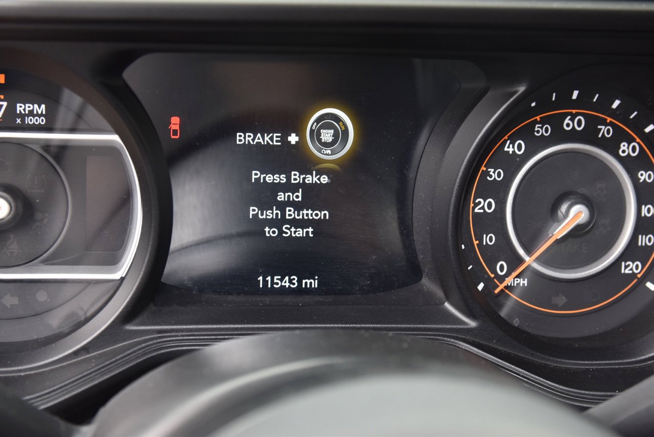 Used 2025 Jeep Gladiator Rubicon w/ Convenience Group AWD/4WD image 8