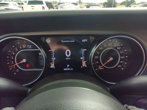 Used 2023 Jeep Gladiator Sport AWD/4WD image 8