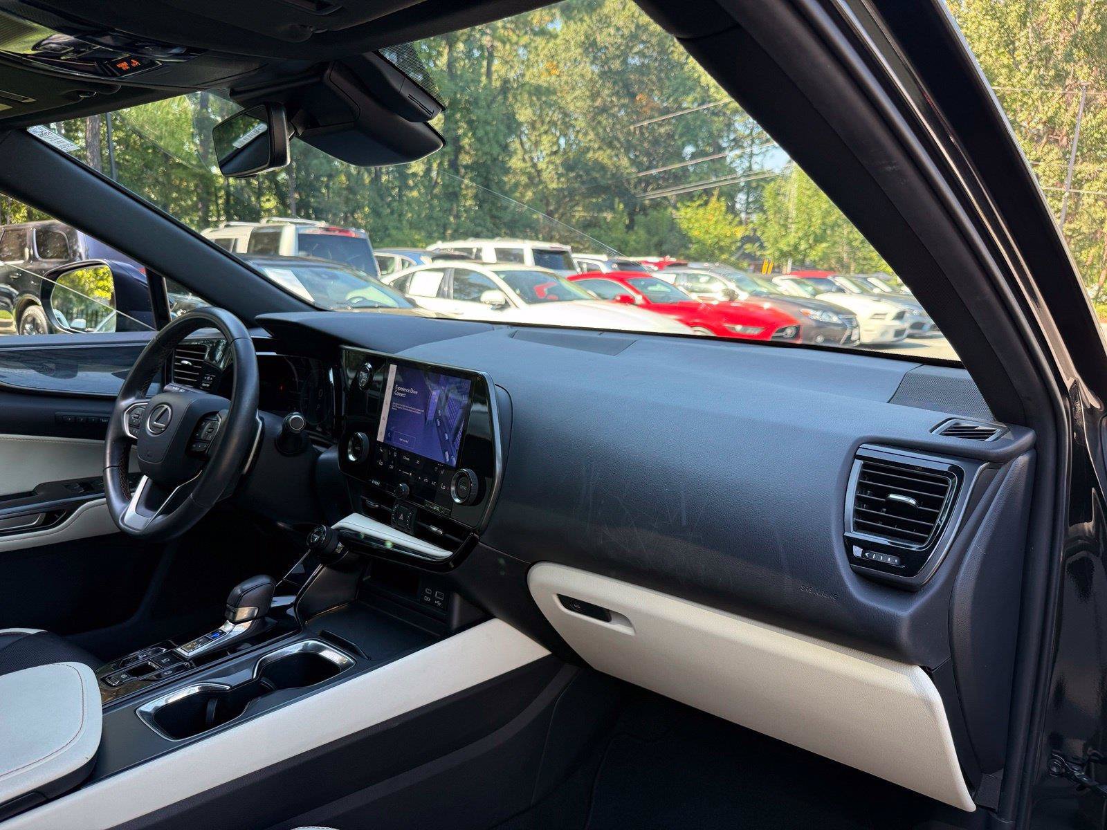 Used 2024 Lexus NX 250 FWD w/ Towing Package (2000 Lbs) image 22