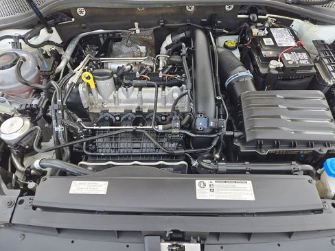 Used 2019 Volkswagen Golf SE FWD image 32