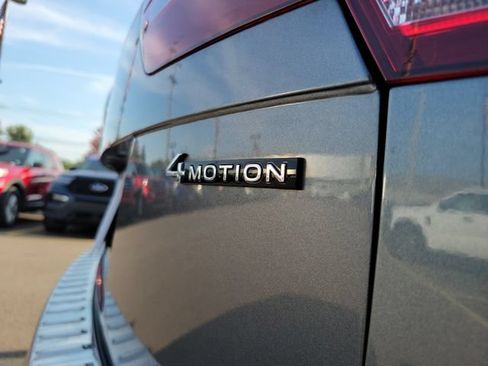 Used 2022 Volkswagen Tiguan SE AWD/4WD image 36