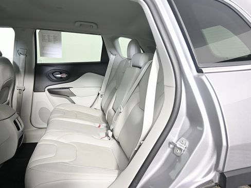 Used 2022 Jeep Cherokee Latitude Lux image 17