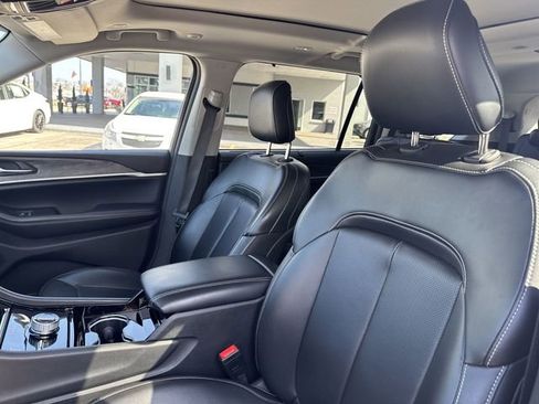 Used 2023 Jeep Grand Cherokee L Limited w/ Luxury Tech Group II image 20