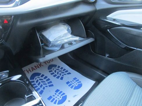 Certified 2025 Chevrolet Trax LT w/ LT Convenience Package image 16