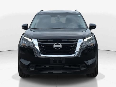 Used 2024 Nissan Pathfinder SV image 10