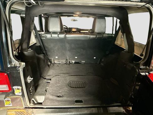 Used 2015 Jeep Wrangler Unlimited Rubicon w/ Dual Top Group image 23