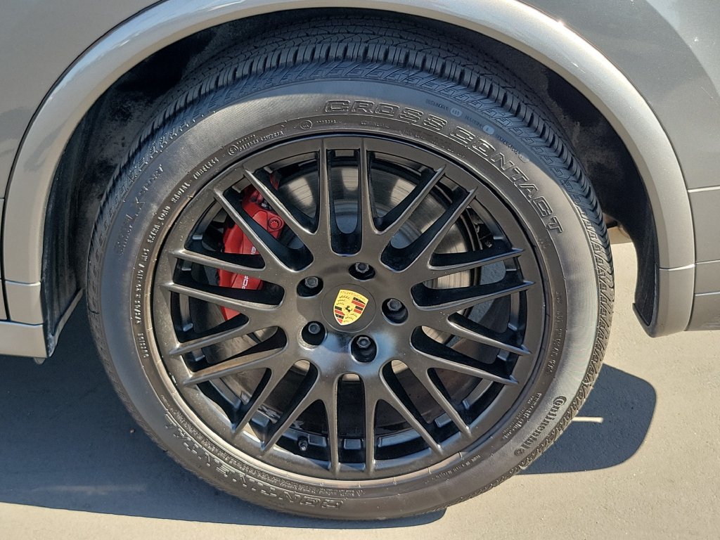 Used 2016 Porsche Cayenne GTS AWD/4WD image 30