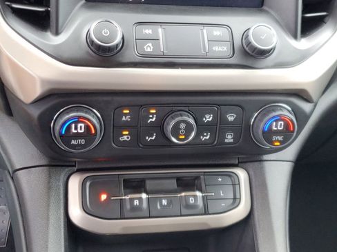 Used 2023 GMC Acadia Denali image 29