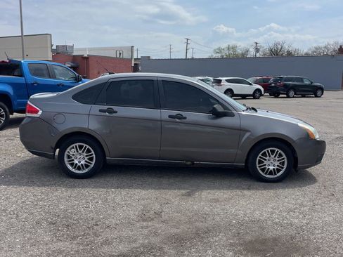 Used 2010 Ford Focus SE FWD image 5