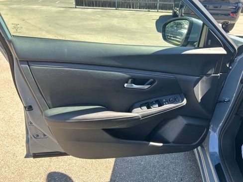 Used 2025 Nissan Sentra SV FWD image 6