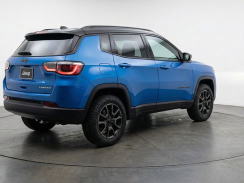 Used 2025 Jeep Compass Trailhawk AWD/4WD image 9