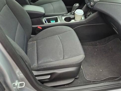 Used 2018 Chevrolet Cruze LT w/ LT Convenience Package FWD image 3