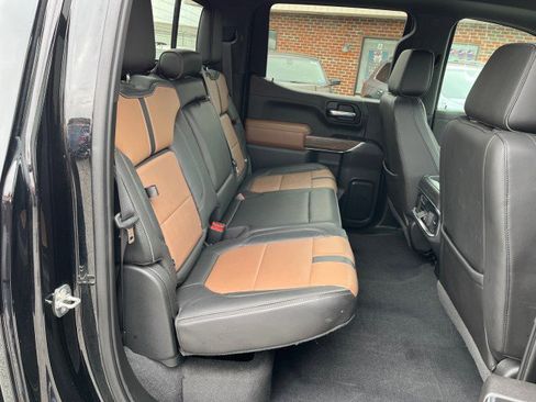 Used 2019 Chevrolet Silverado 1500 High Country w/ Technology Package AWD/4WD image 17