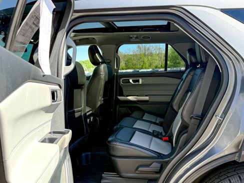 Certified 2022 Ford Explorer XLT w/ Equipment Group 202A AWD/4WD image 20