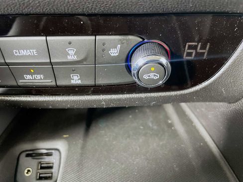 Used 2021 Buick Enclave Essence image 17