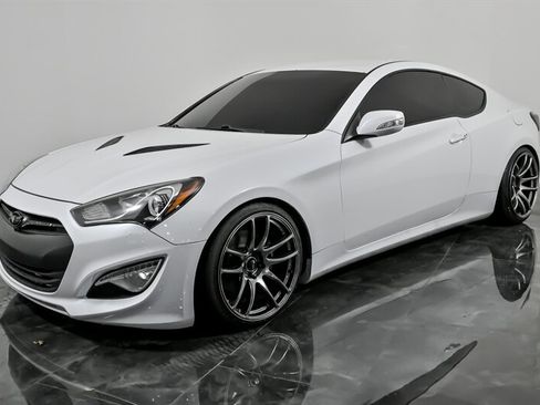 Used 2015 Hyundai Genesis 3.8 image 5