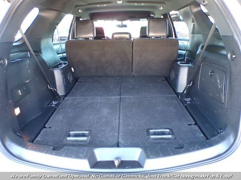 Used 2017 Ford Explorer XLT w/ Equipment Group 202A FWD image 39