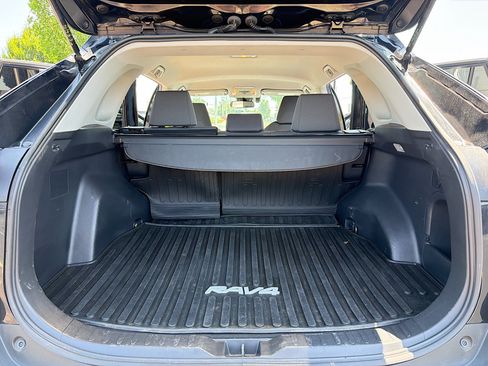 Used 2020 Toyota RAV4 XLE w/ XLE Grade Weather Package AWD/4WD image 7