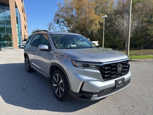 Used 2024 Honda Pilot Touring image 8
