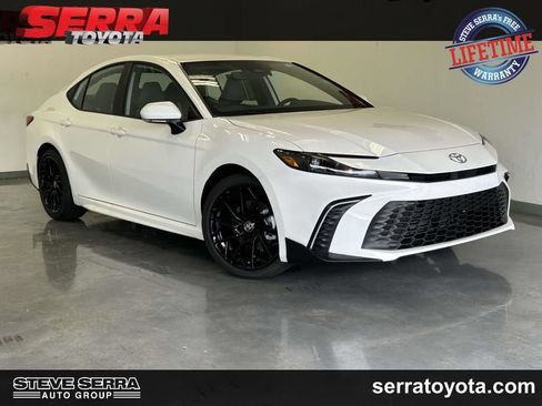 Used 2026 Toyota Camry SE w/ Convenience Package FWD image 1