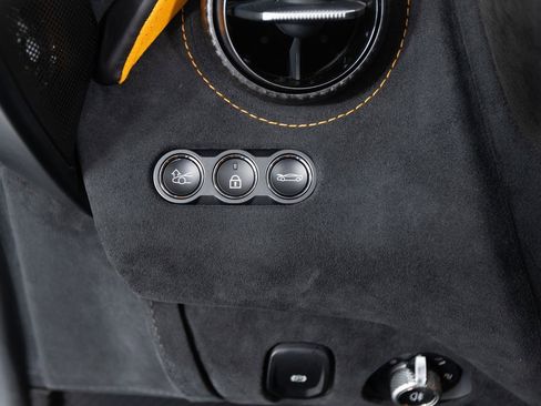 Used 2024 McLaren 750S Spider image 14