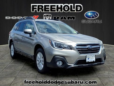 Used 2019 Subaru Outback 2.5i Premium AWD/4WD image 1