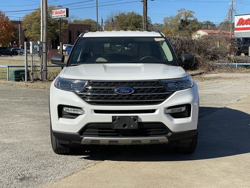 Used 2022 Ford Explorer XLT image 2