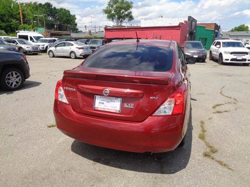 Used 2018 Nissan Versa SV FWD image 12