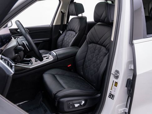 Certified 2025 BMW X7 xDrive40i w/ Executive Package image 16
