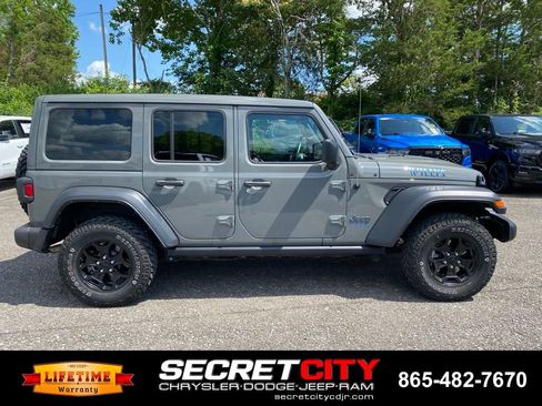 Used 2023 Jeep Wrangler Unlimited w/ Sun & Screen Package AWD/4WD image 4