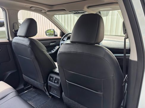 Used 2023 Nissan Rogue SV w/ SV Premium Package FWD image 32