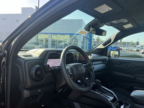 Used 2025 Chevrolet Colorado Trail Boss image 10