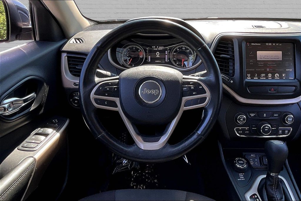 Used 2017 Jeep Cherokee Latitude w/ Cold Weather Group AWD/4WD image 8