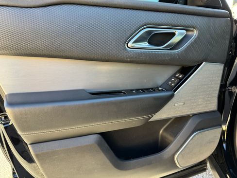 Used 2019 Land Rover Range Rover Velar R-Dynamic SE image 14