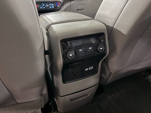 Used 2022 GMC Acadia SLT w/ LPO, Floor Liner Package image 19