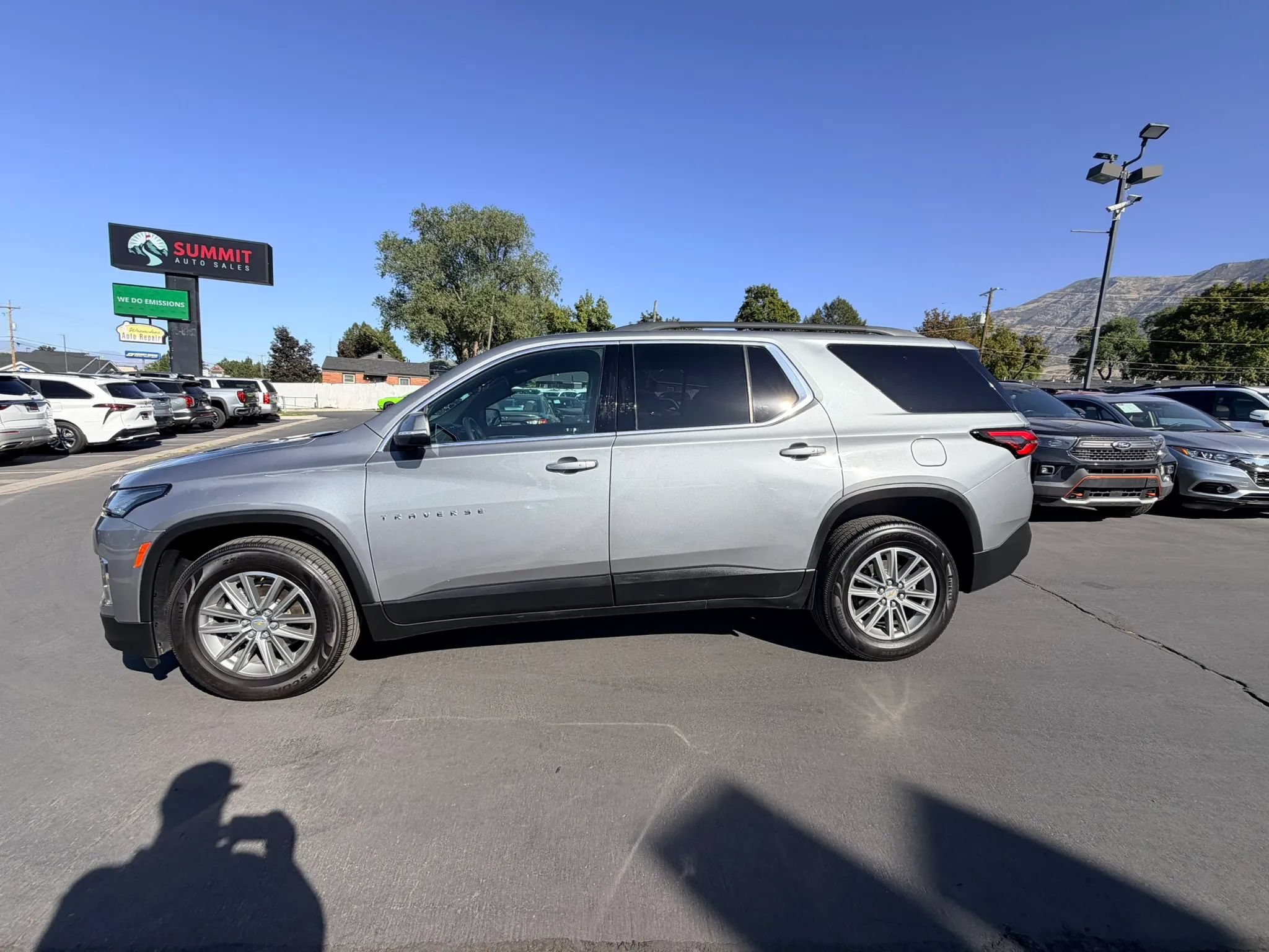 Used 2023 Chevrolet Traverse LT FWD image 8